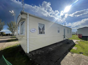 Lovely 8 Berth Caravan At St Osyth Beach Holiday Park Ref 28101G